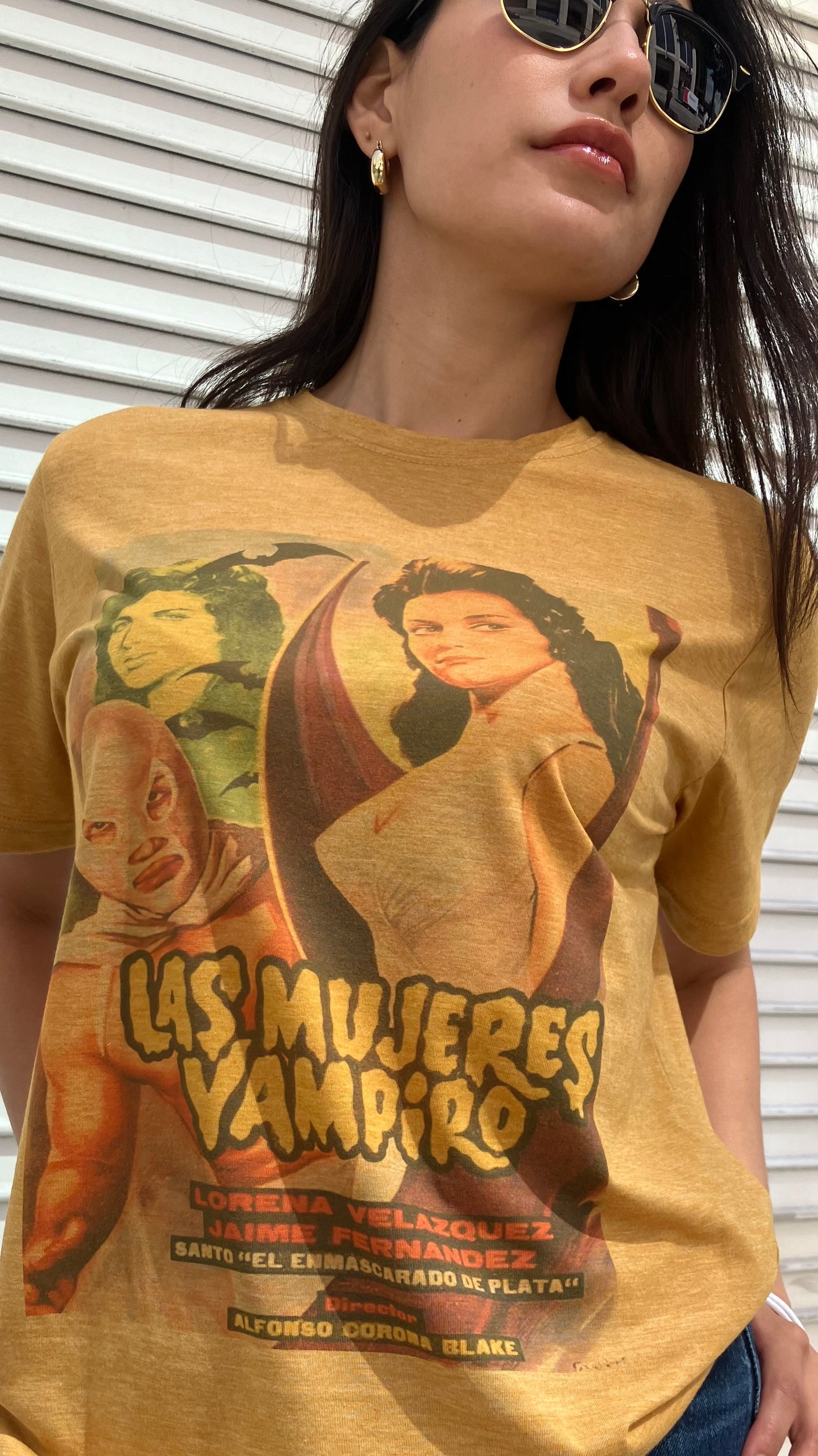 Las Mujeres Vampiros Graphic Design T-shirt